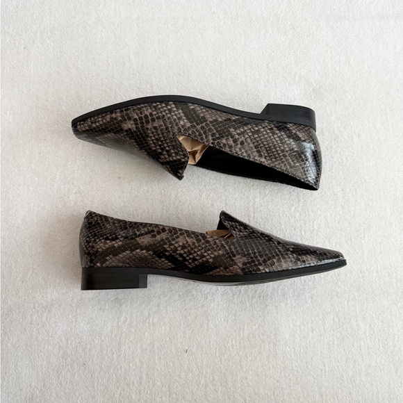 Marc Fisher Bravi 4 Gray Snakeskin Loafers Size 7.5 - Picture 3 of 7